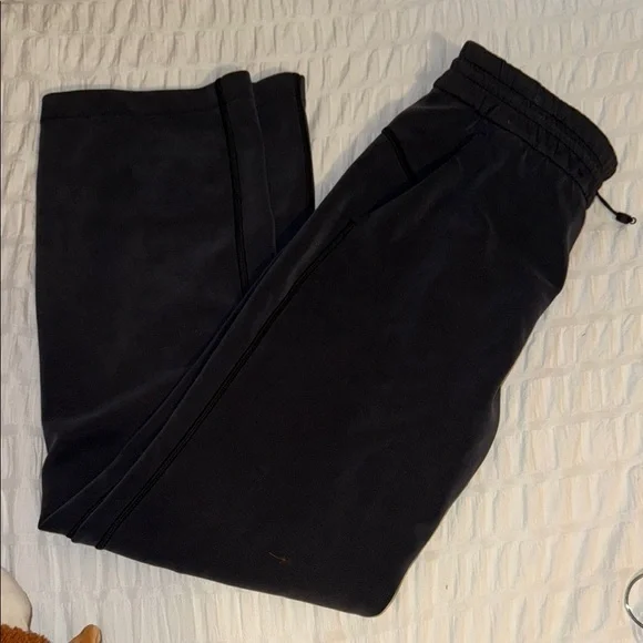 lululemon athletica women’s Softstreme High-Rise Pant - Picture 3 of 9